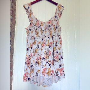 Torrid Super Soft High-Low Smocked Blouse, tunic length, ruffles, floral, sz 1X.